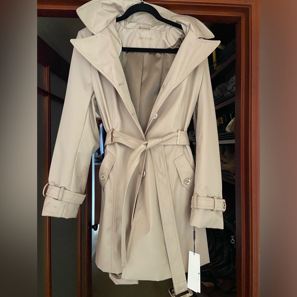 Calvin Klein rain coat, size L , buttons, belt &  detachable hoodie.